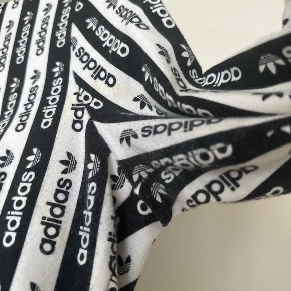 🤍🖤Adidas+ UO Crop top - Picture 6 of 6